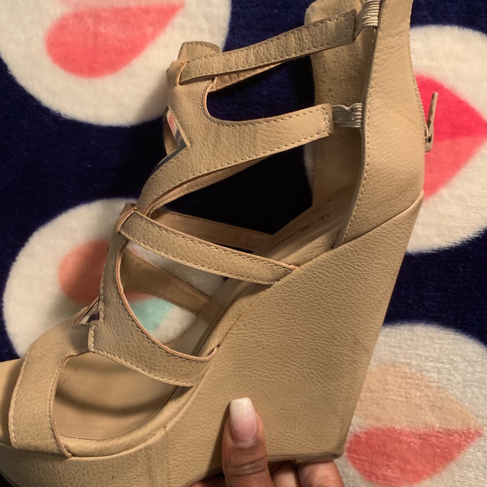 Weggies only wore twice. Dnt really wear heels